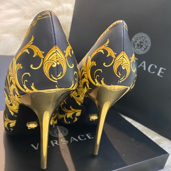 Versace Baroque print Medusa pumps 🔥 - Picture 8 of 8